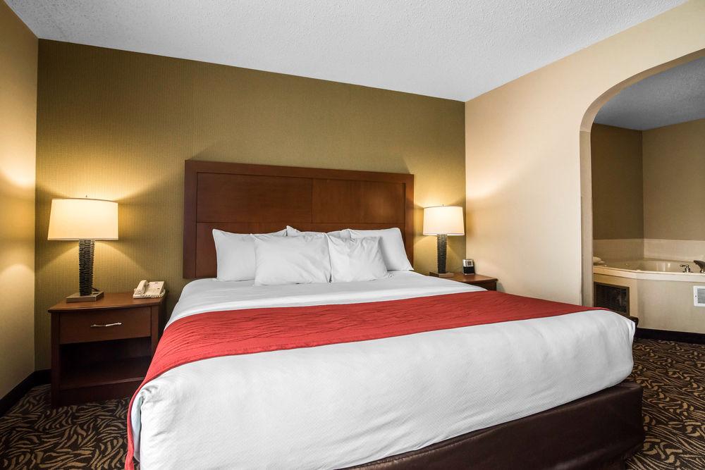 Clarion Inn & Suites - University Area Cortland Dış mekan fotoğraf