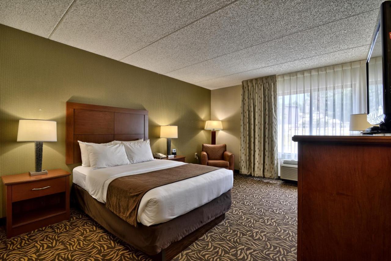 Clarion Inn & Suites - University Area Cortland Dış mekan fotoğraf