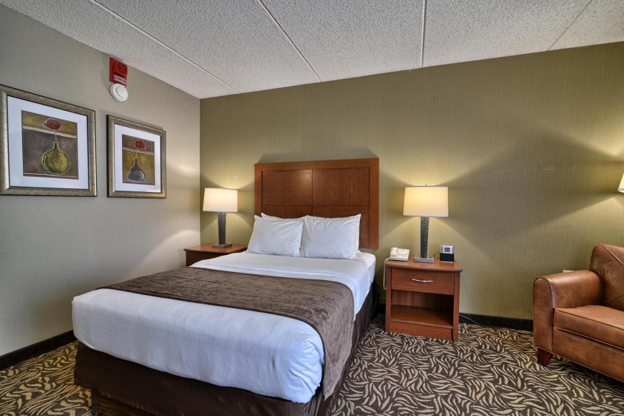 Clarion Inn & Suites - University Area Cortland Dış mekan fotoğraf