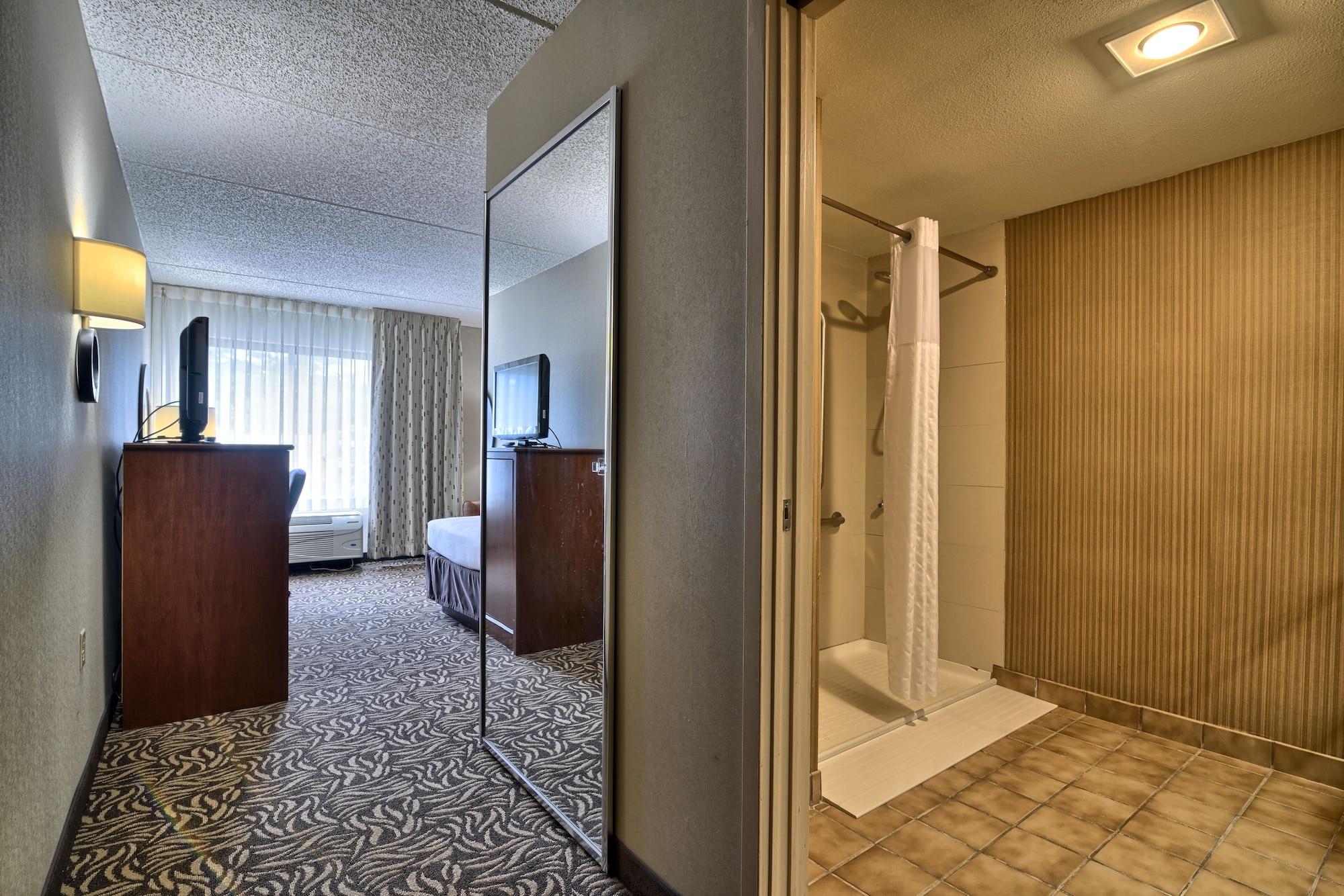 Clarion Inn & Suites - University Area Cortland Dış mekan fotoğraf