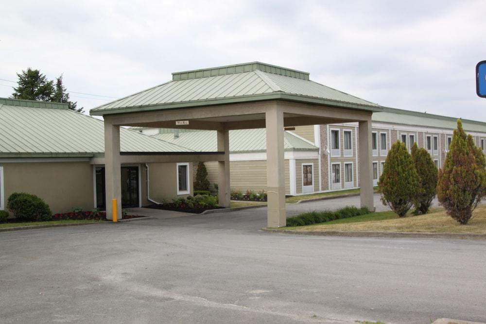 Clarion Inn & Suites - University Area Cortland Dış mekan fotoğraf