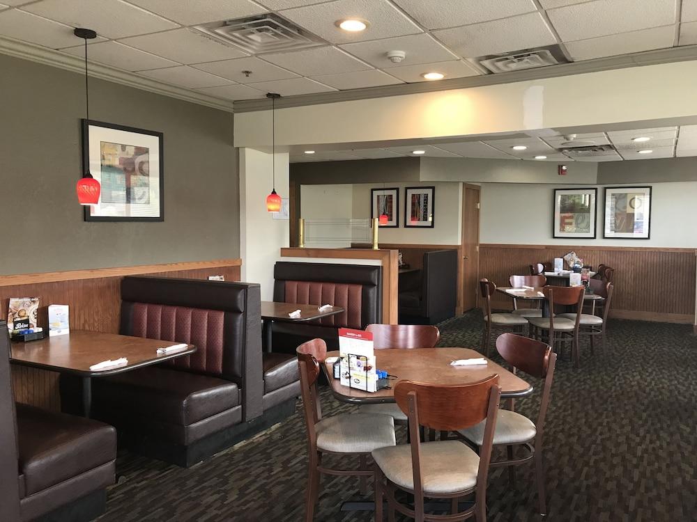 Clarion Inn & Suites - University Area Cortland Dış mekan fotoğraf