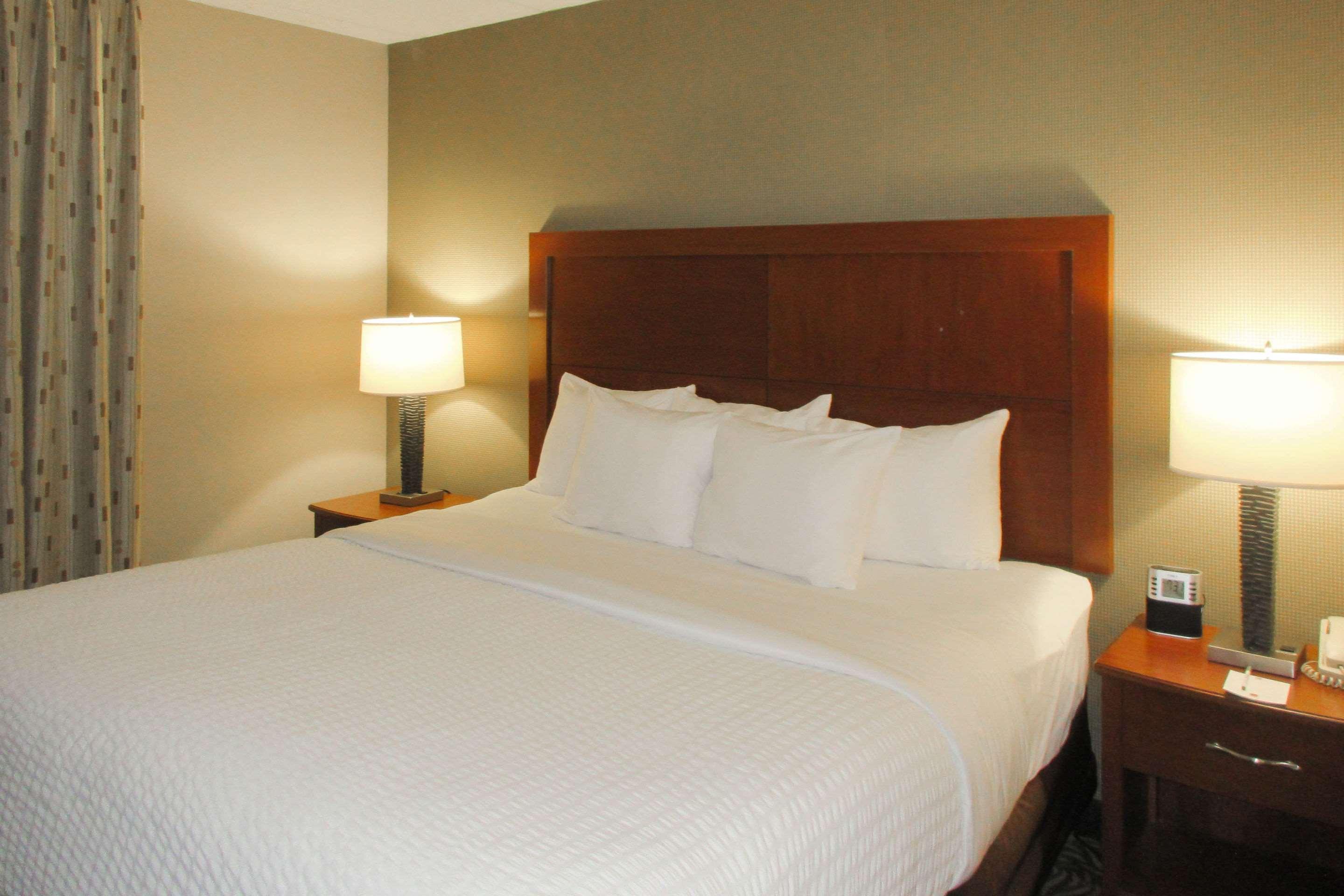 Clarion Inn & Suites - University Area Cortland Dış mekan fotoğraf