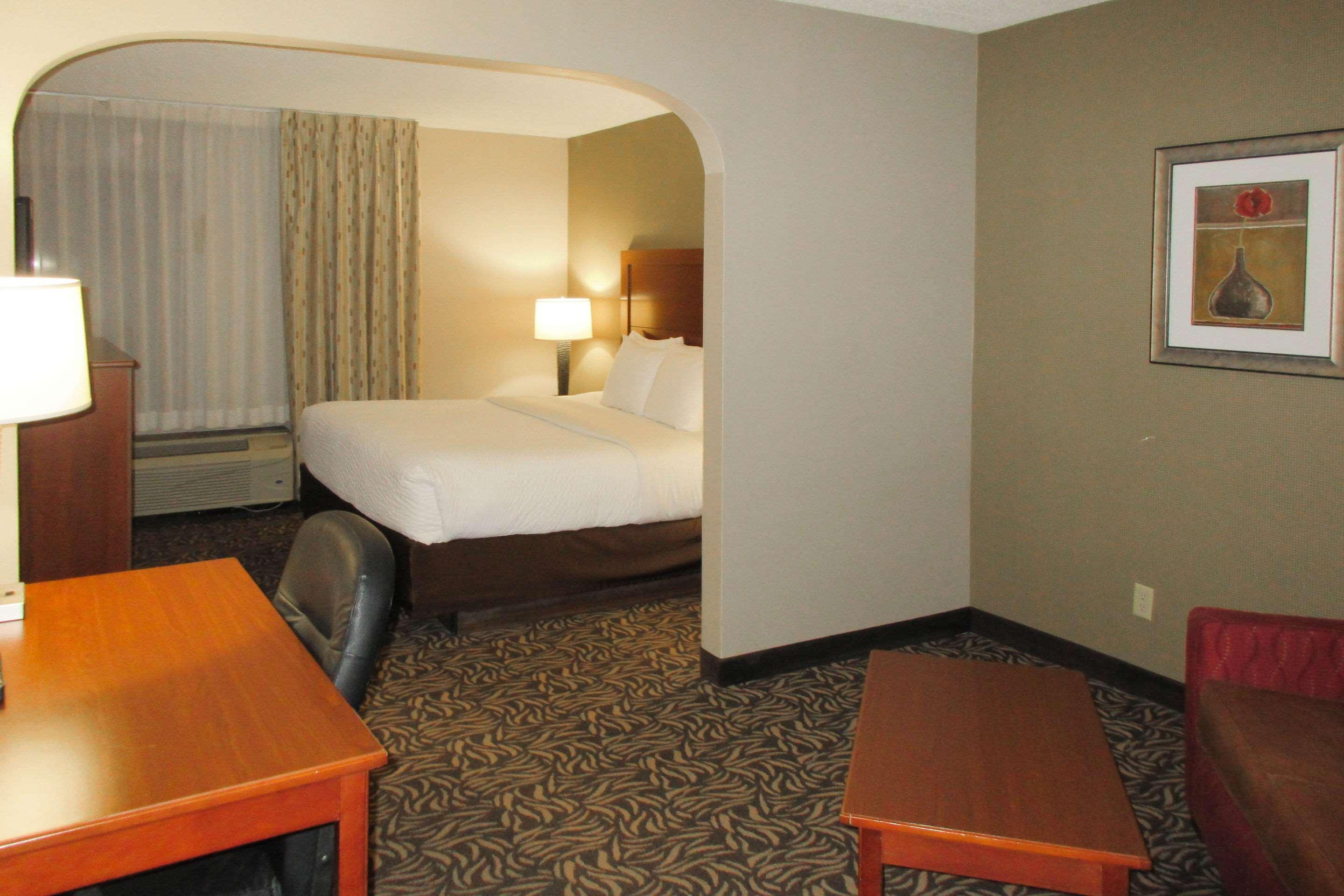 Clarion Inn & Suites - University Area Cortland Dış mekan fotoğraf