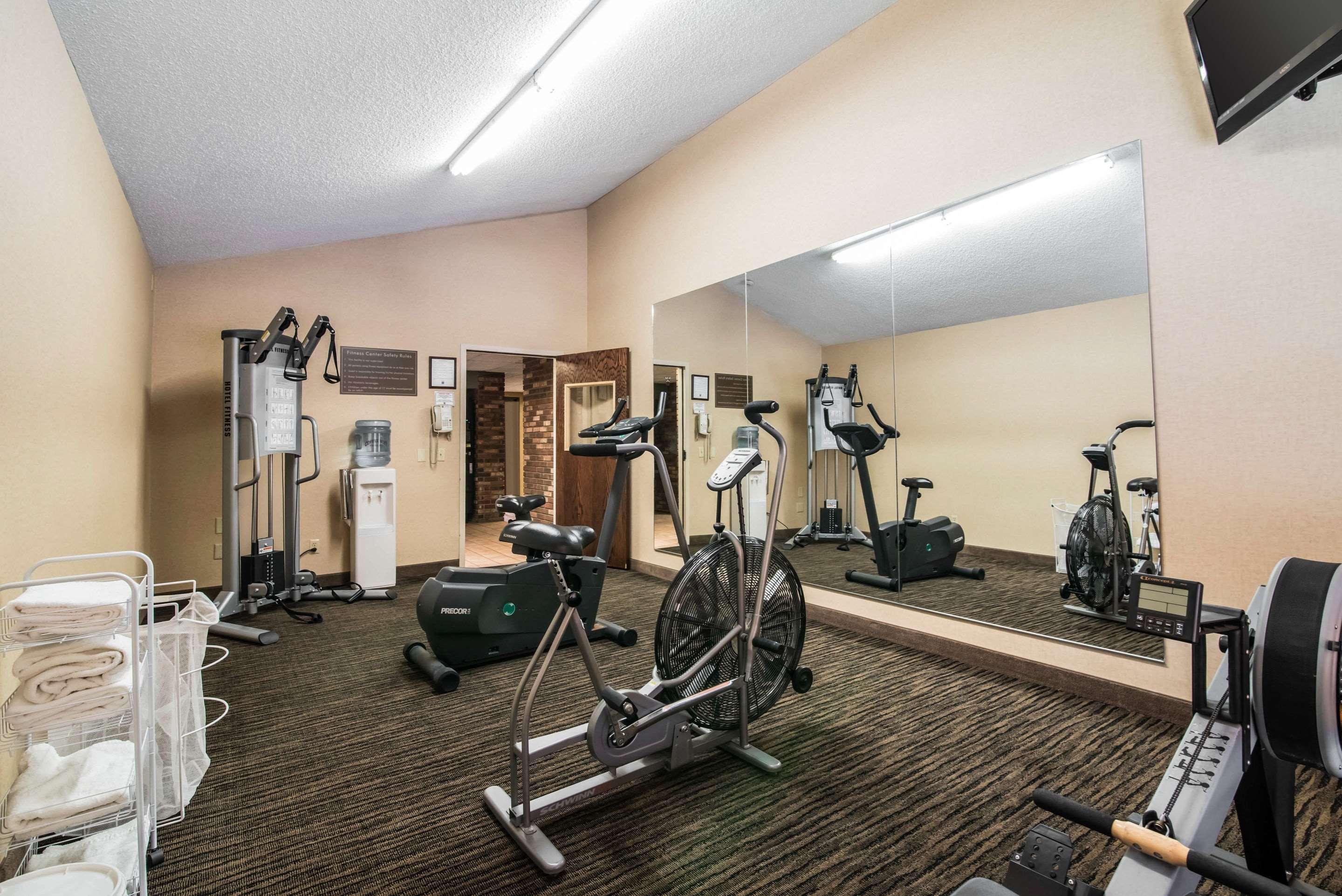 Clarion Inn & Suites - University Area Cortland Dış mekan fotoğraf
