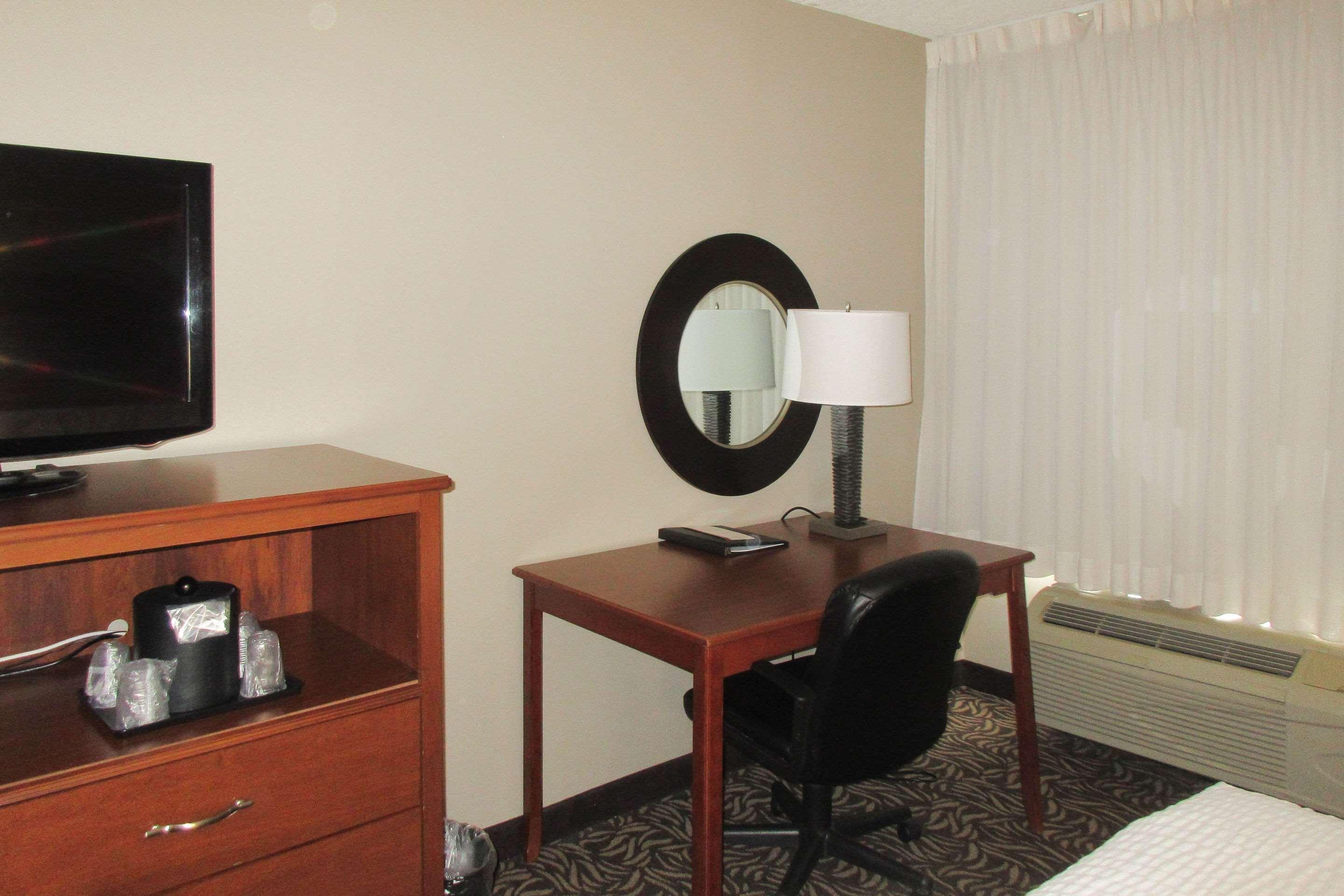 Clarion Inn & Suites - University Area Cortland Dış mekan fotoğraf