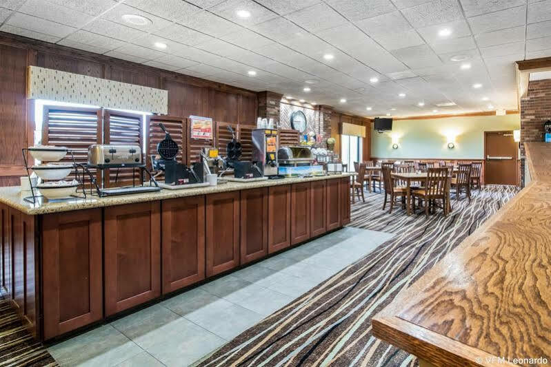 Clarion Inn & Suites - University Area Cortland Dış mekan fotoğraf