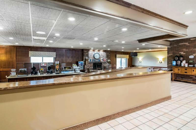 Clarion Inn & Suites - University Area Cortland Dış mekan fotoğraf