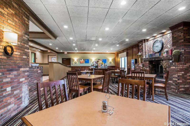 Clarion Inn & Suites - University Area Cortland Dış mekan fotoğraf